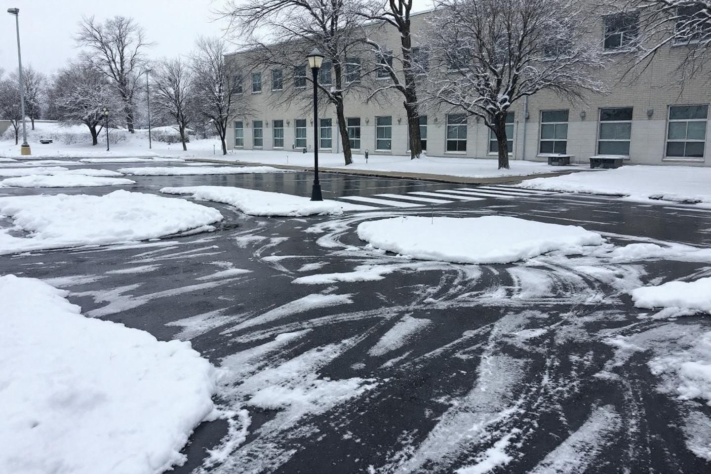 Covid-19 : l’école facultative avant les fêtes, une mesure controversée